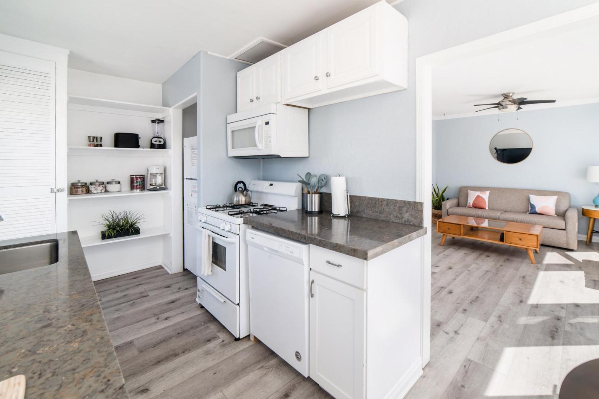 Pacific Bungalow In Oceanside With Backyard & Tiny House المظهر الخارجي الصورة