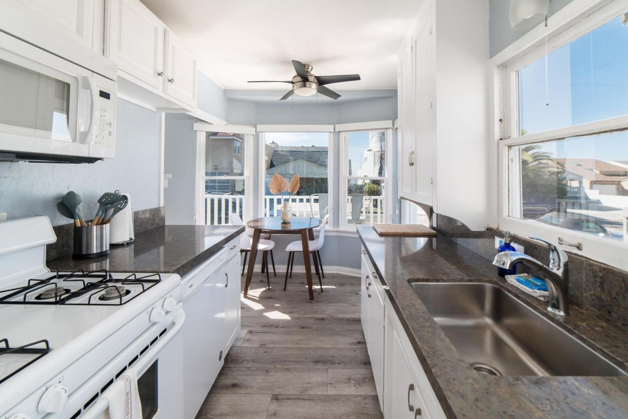 Pacific Bungalow In Oceanside With Backyard & Tiny House المظهر الخارجي الصورة