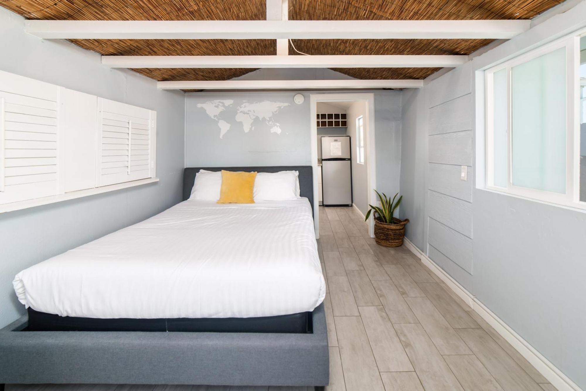 Pacific Bungalow In Oceanside With Backyard & Tiny House المظهر الخارجي الصورة